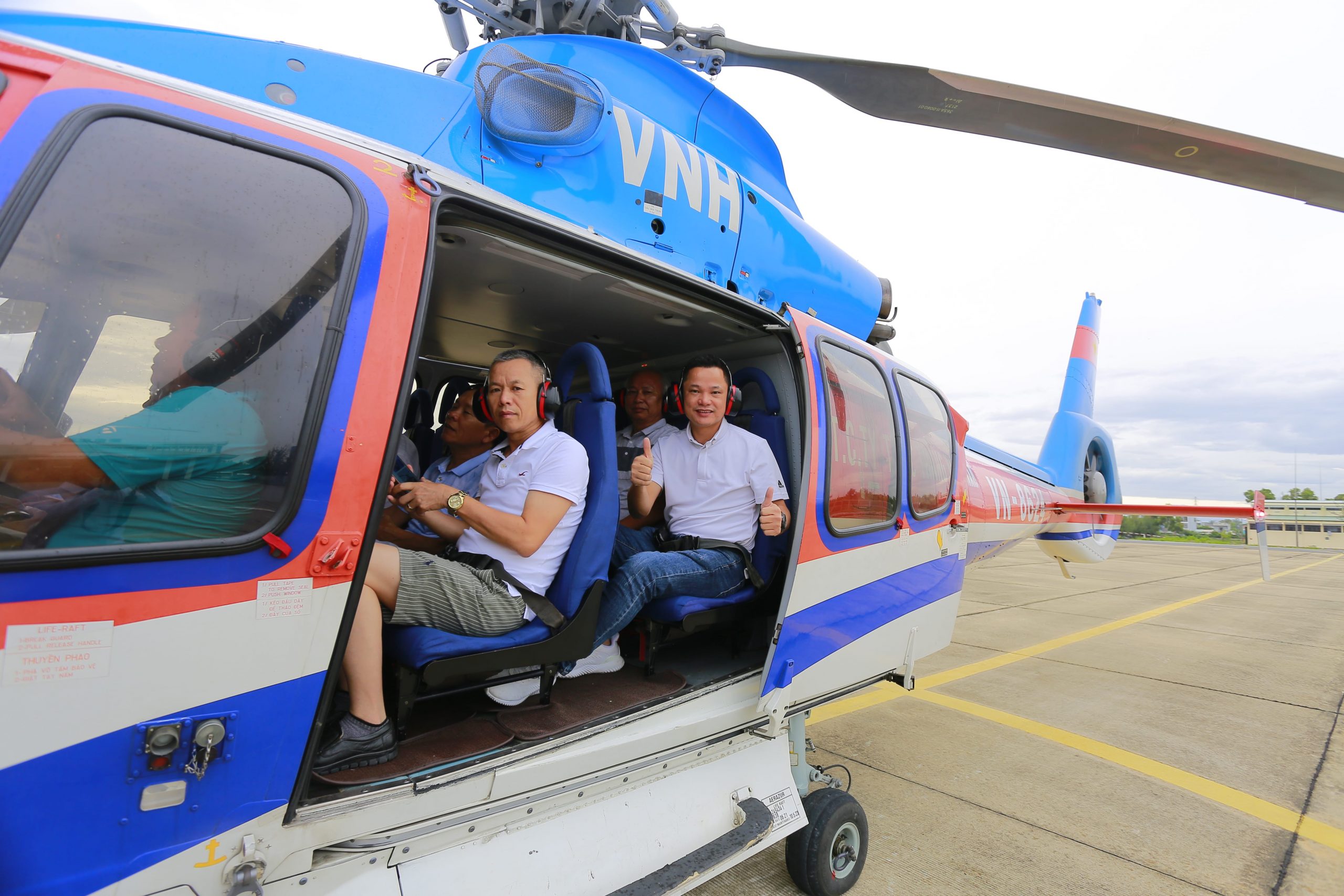 danang heli tour - tour trực thăng đà nẵng - trực thăng EC-155 B1 sân bay nước mặn Đà Nẵng